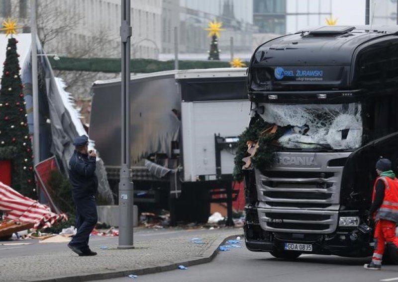 Kamion u Berlinu zaustavio je sustav automatskog kočenja