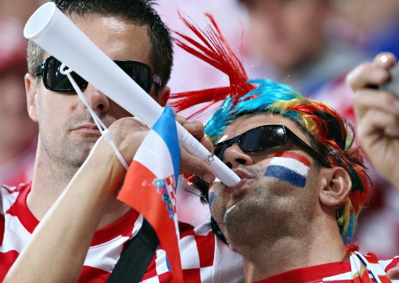 Pogledajte atmosferu tisuća hrvatskih navijača na tribinama