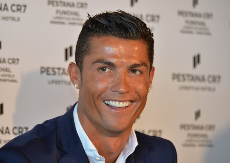 Evo za koga je Cristiano Ronaldo potpisao doživotni ugovor