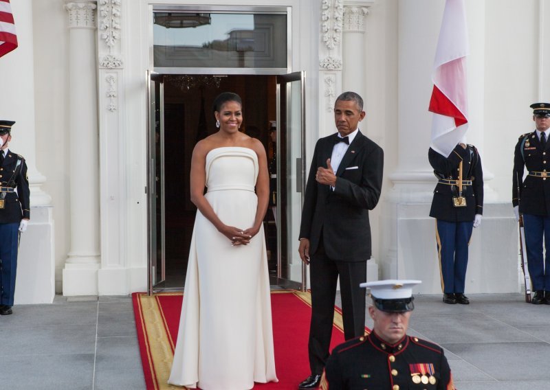 Haljina Michelle Obame zatekla i samog predsjednika
