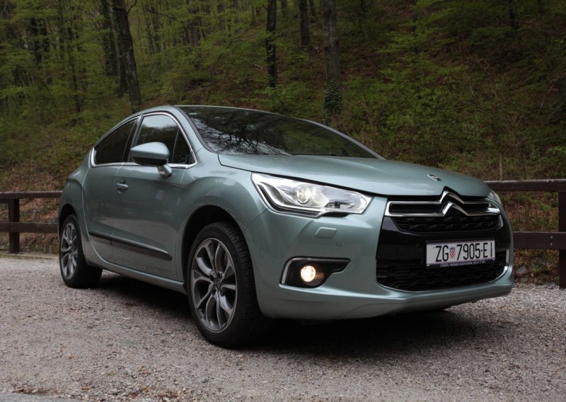 Citroen DS4 Sport Chic 200 THP - snagator u odijelu