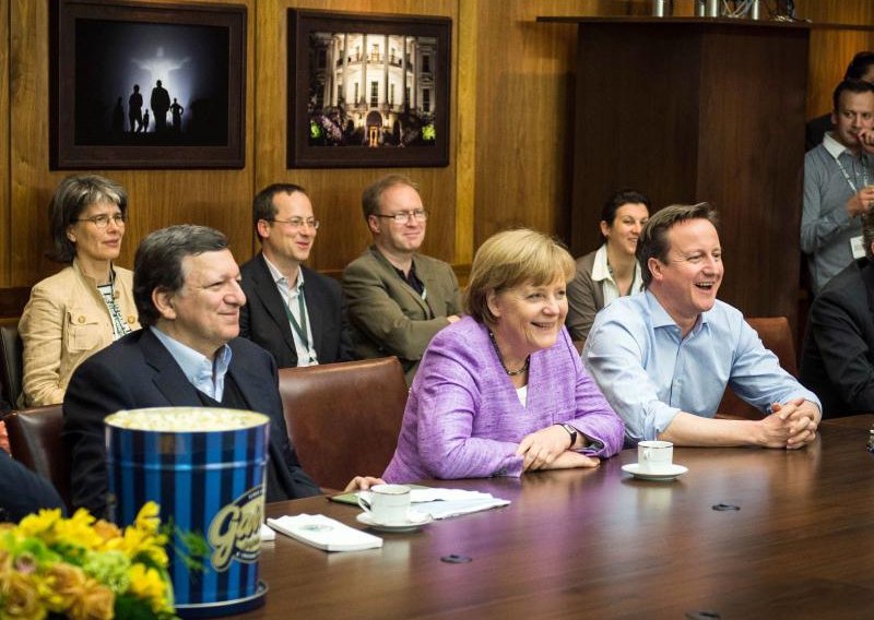 Angela Merkel na kraju čestitala Davidu Cameronu