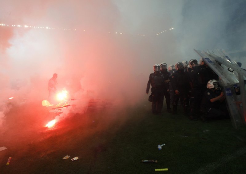 Poljaci u strahu od huligana angažirali 10.000 policajaca