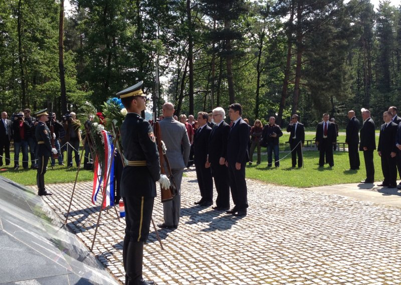 Top Croatian officials commemorate Tezno victims