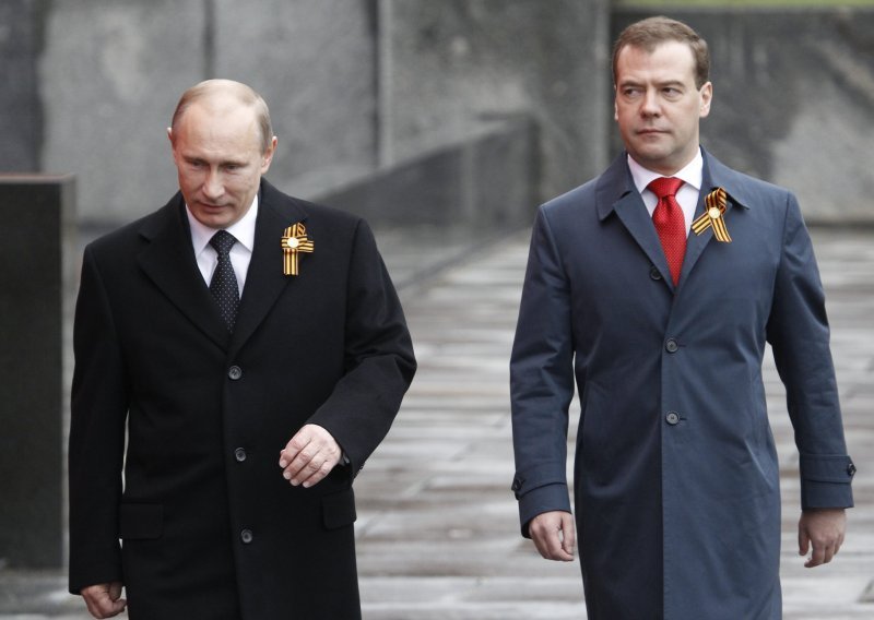 Putin ne ide na G8, šalje Medvedeva