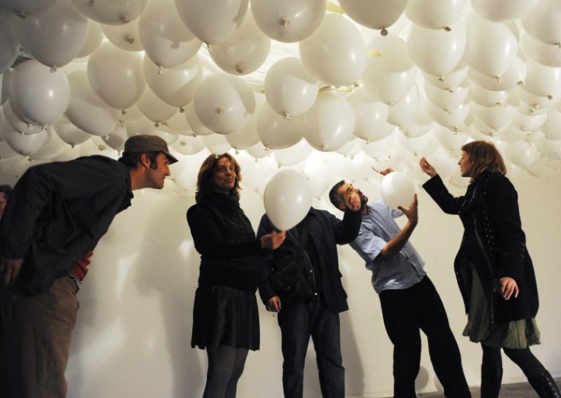 S 900 balona napunjenih helijem živjeli u oblacima