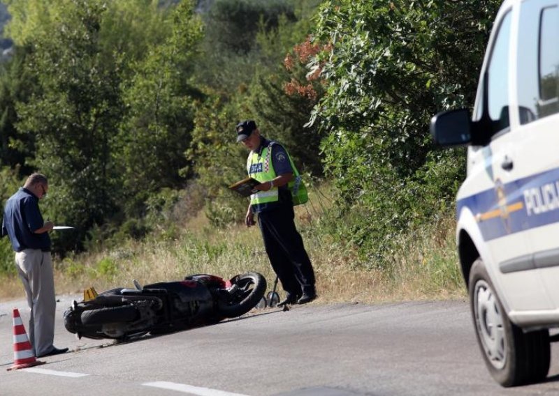 Motociklist poginuo na licu mjesta