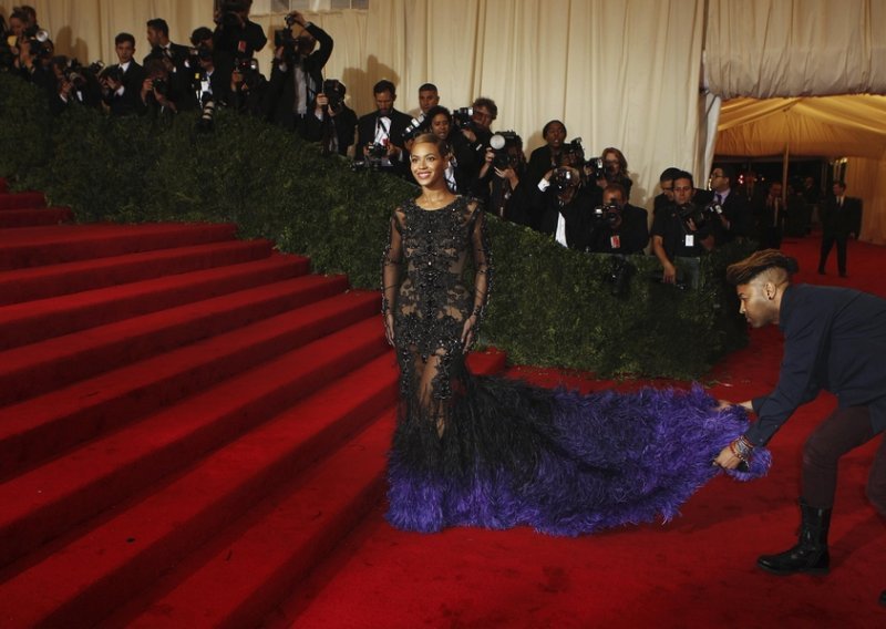 Unatoč seksipilu, Beyonce pobrala loše kritike za haljinu
