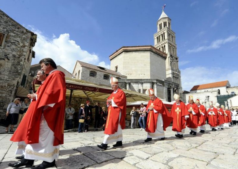 'Vjernici ne moraju podnositi izrugivanje poput gay parade'