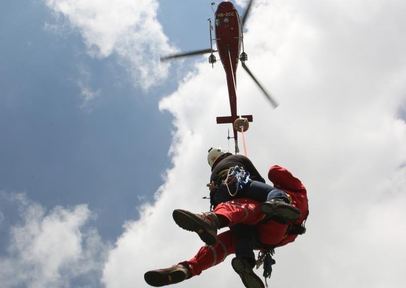 Helikopterom spašen član posade kruzera kod Lastova