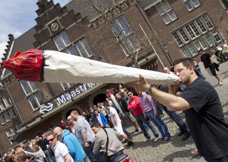 Turisti puše 'travu' na ulicama Nizozemske