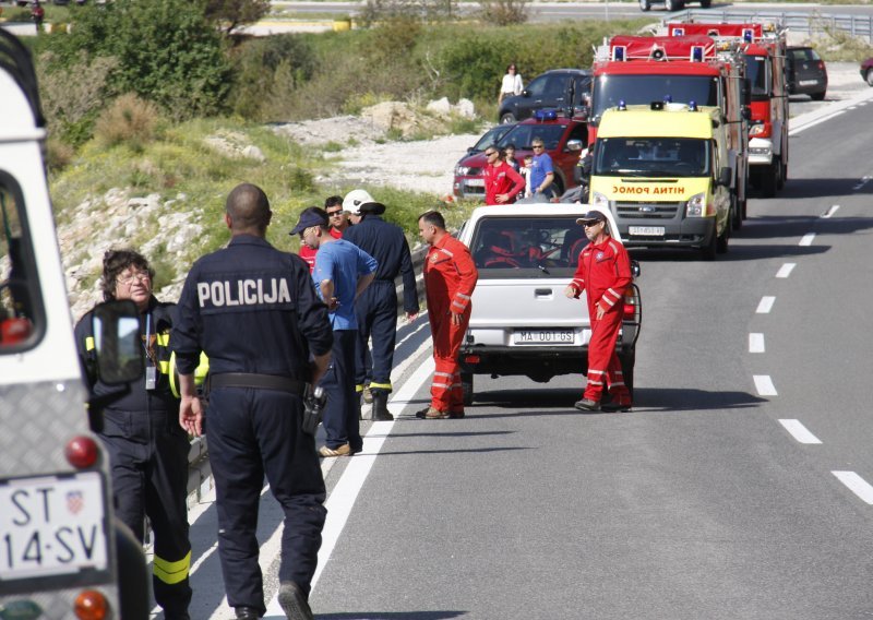 U slijetanju vozila na Jadranskoj magistrali poginuo muškarac