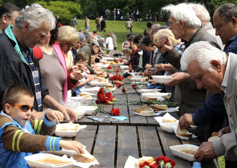 Prosvjednici i sindikalisti na grahu u Maksimiru