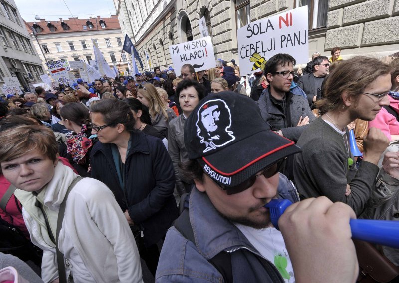 Sindikati Janšinu vladu sumnjiče za pokušaj razdora