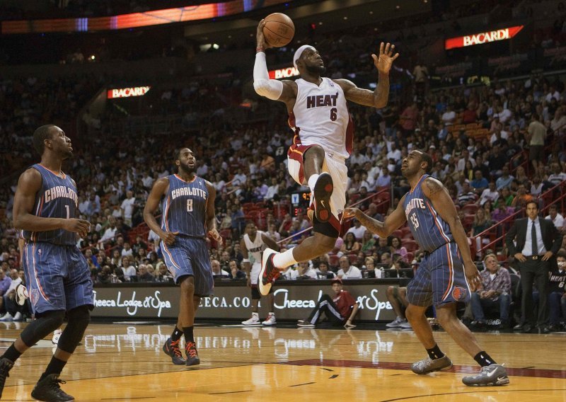 LeBron i Westbrook prkose gravitaciji