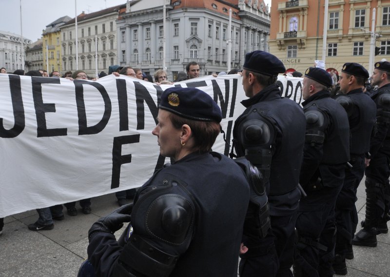 Desničari podvili rep pred stotinama antifašista