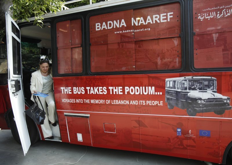 Libanonom vozi 'Autobus mira'