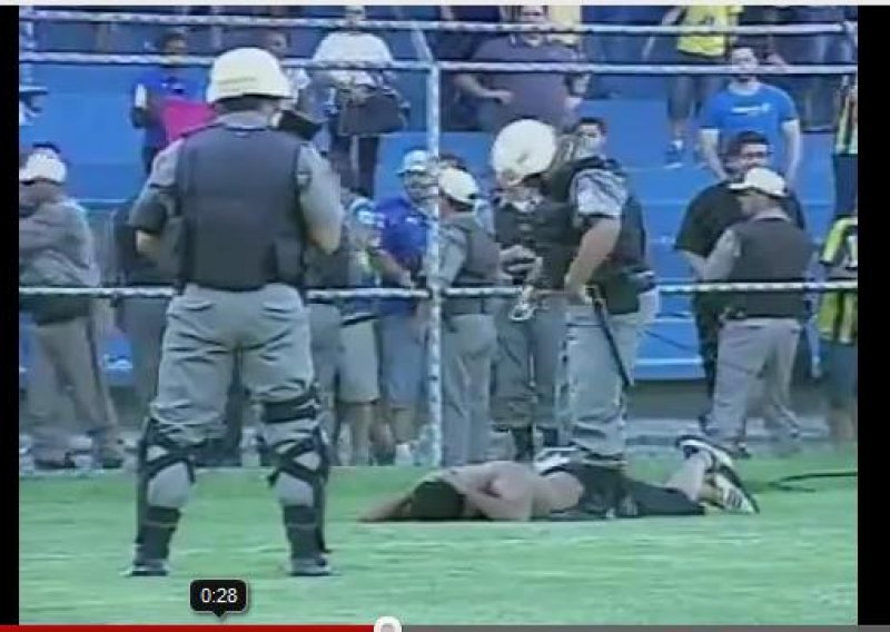 Policija brutalna i brza, huligani nemoćni