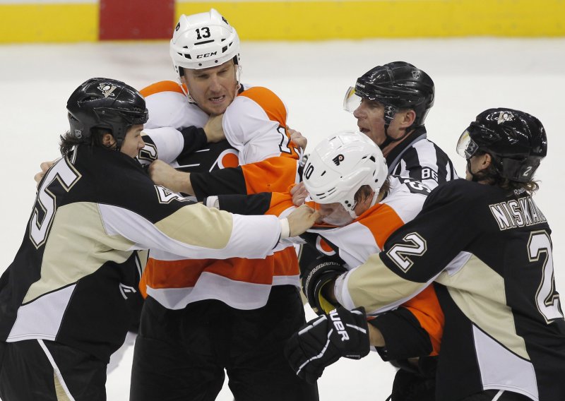 Flyers vs. Penguins: Ludnica u kojoj su podivljali i treneri!