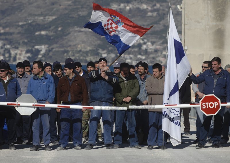 Radnici Jadrankamena zbog stečaja u prosvjed