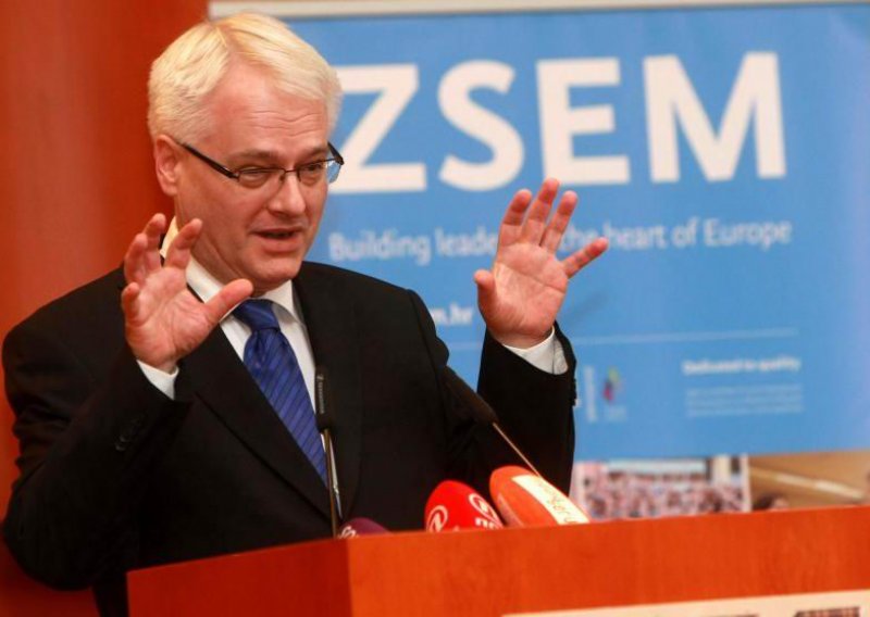 Josipović: Vlada mora reagirati na poskupljenje goriva