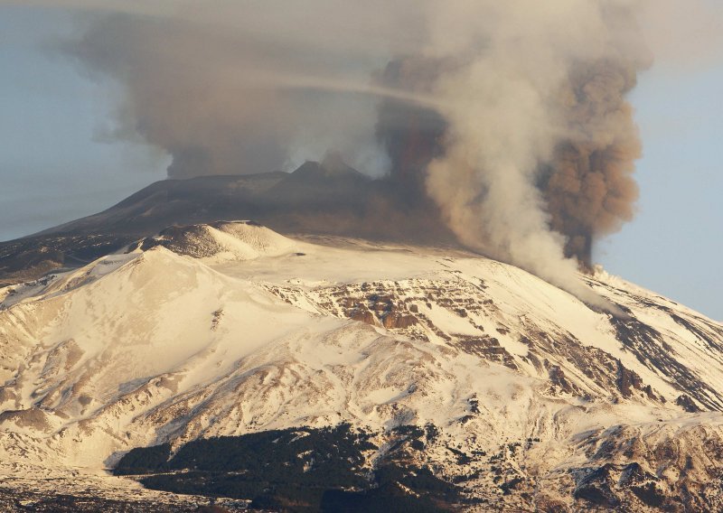 Pogledajte erupciju Etne