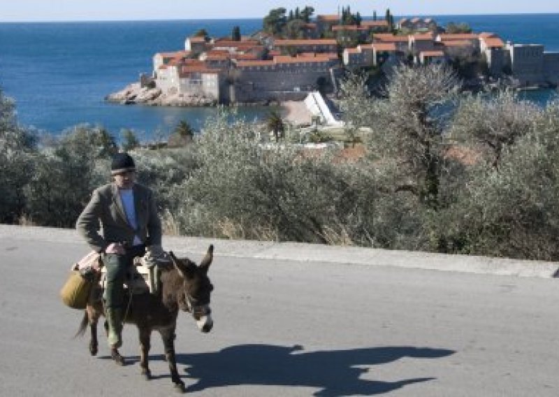 Rambo uvodi Crnu Goru u Europu – na magarcu
