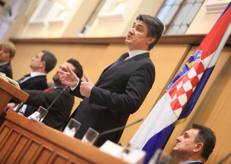 Gov't moves annulment of privileged pensions for state officials