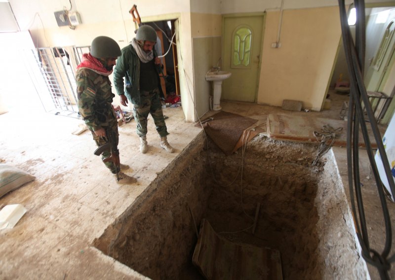Otkrivena zajednička grobnica blizu Mosula nakon povlačenja IS-a