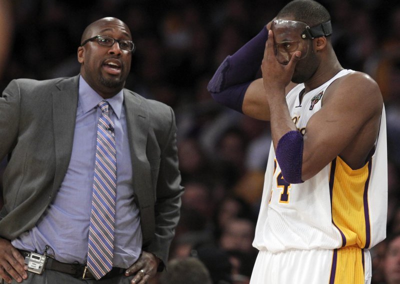 Maskirani Kobe i Lakersi pali u produžetku