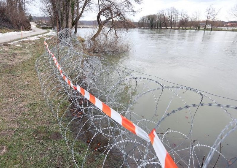 Prosvjedom upozorili na stradanja životinja zbog žilet-žice