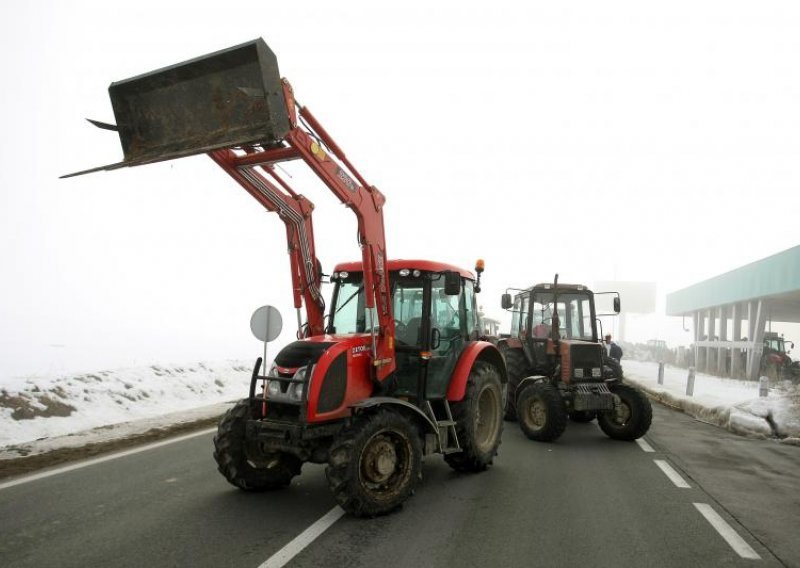 Mljekari još razmatraju obustavu isporuke mlijeka