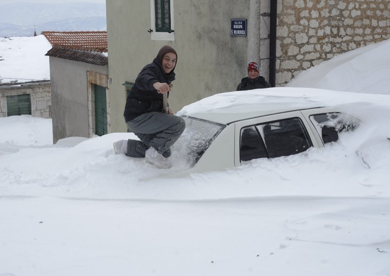 Šveđanin preživio dva mjeseca u autu zatrpan snijegom!