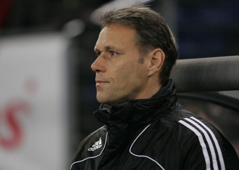 Van Basten postaje Petrićev trener?