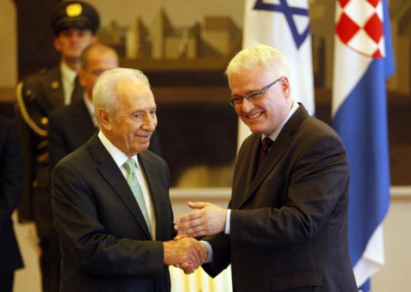 Josipovic and Peres underline 'friendly relations'