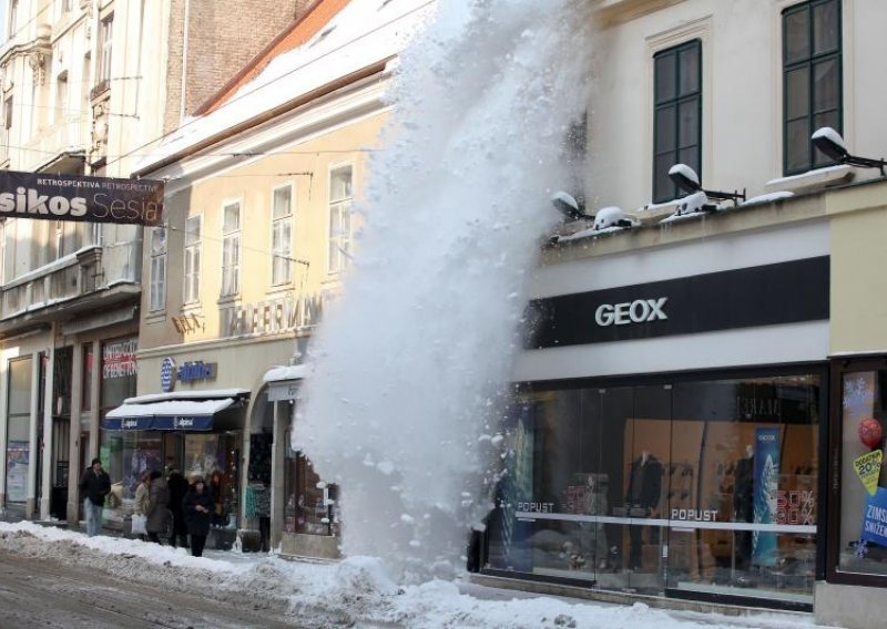 Oprez, snježne 'bombe' prijete Zagrepčanima!