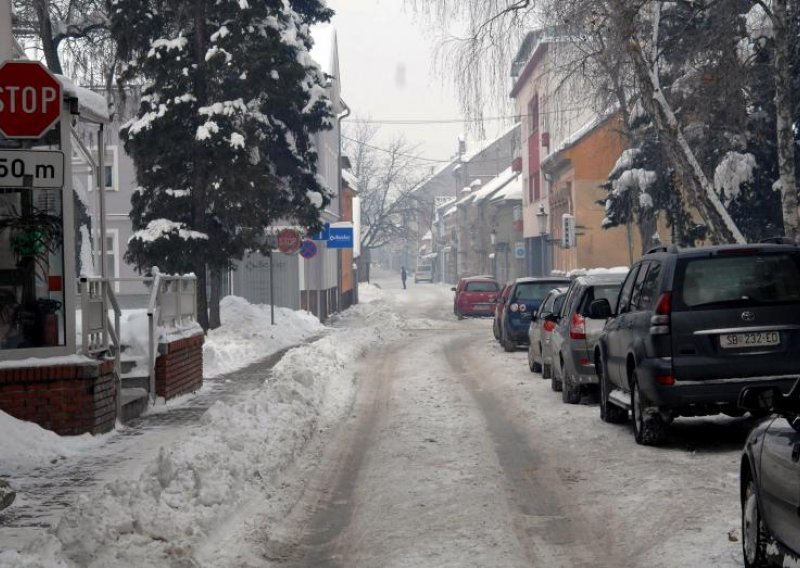Snow again causing delays in bus and rail services in Croatia