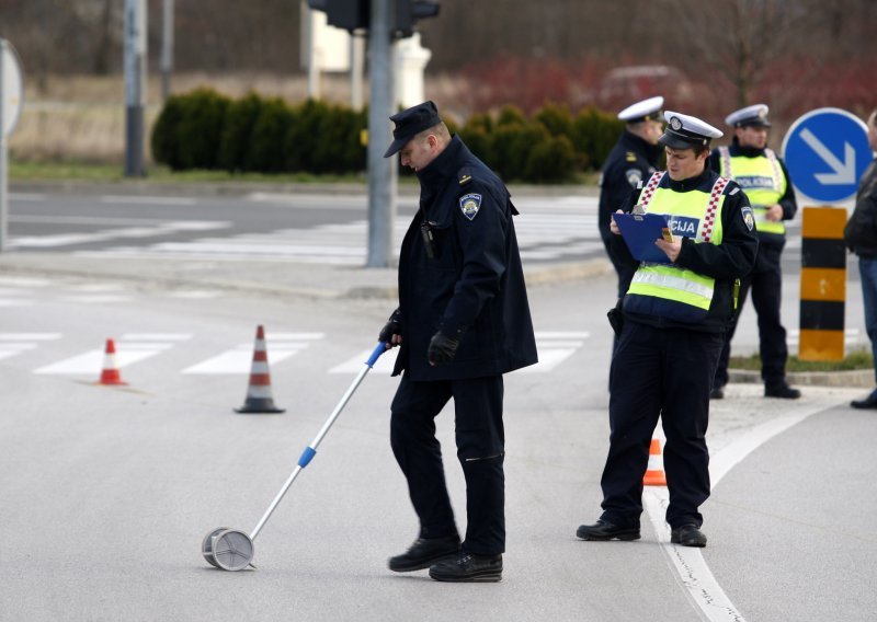 Motociklist se zaletio u bus; dvoje teže ozlijeđenih