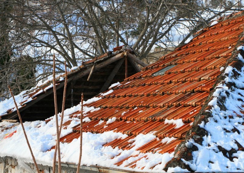 U Vrgorcu opet dramatično, urušavaju se krovovi kuća