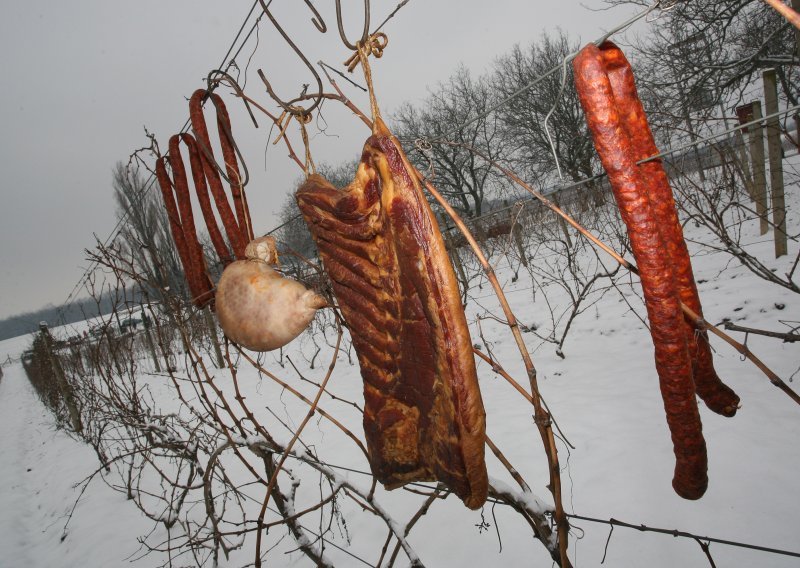 Ukrali građevinske alate, zračnu pušku, pancete i sir