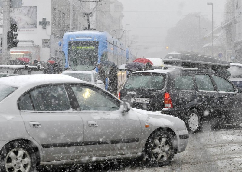 Zbog snijega prometni kaos u Zagrebu