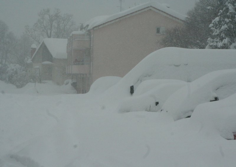 U Vrgorcu i Imotskom metar snijega