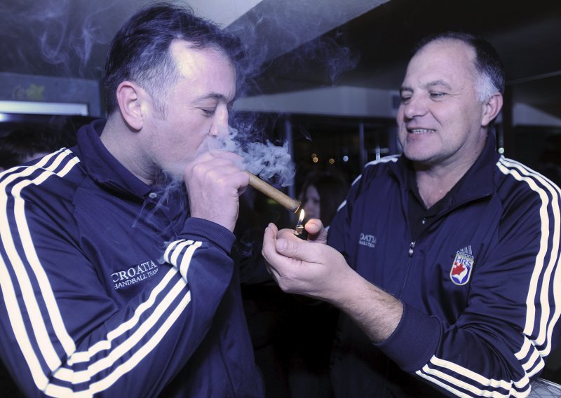 Rukometaši proslavili broncu uz tambure i cigare