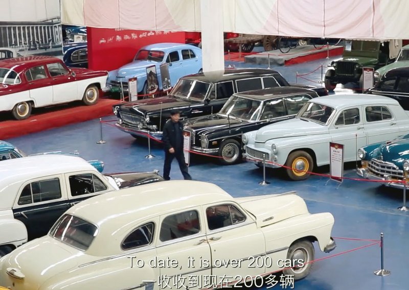 Ovaj Kinez ima muzej s 200 automobila, a vozi se javnim prijevozom