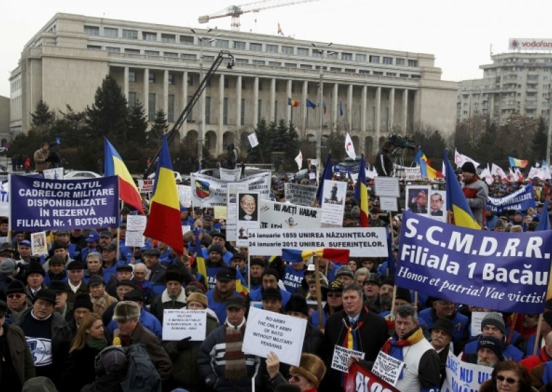 Tisuće Rumunja traže ostavku premijera