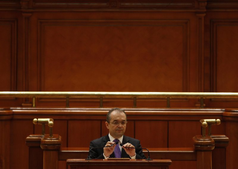 Bacio se s galerije rumunjskog parlamenta na zastupnike