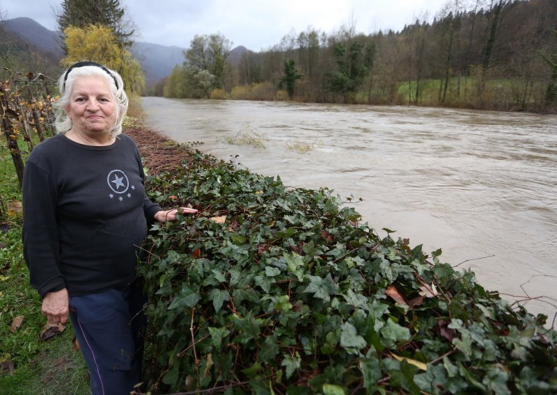 Kupa se već izlila, a prijete i druge rijeke