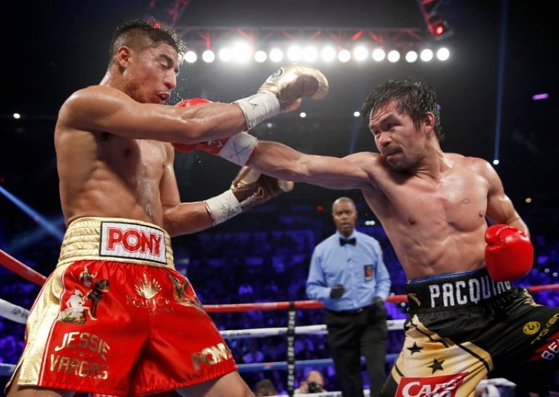 Pacquiao svukao odijelo političara i osvojio naslov prvaka