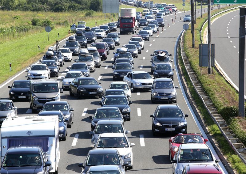Zbog dvije nesreće na autocesti A1 vozi se usporeno