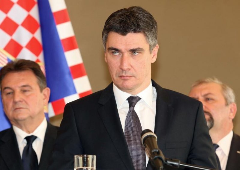 Milanovic says his gov't must pull Croatia out of crisis